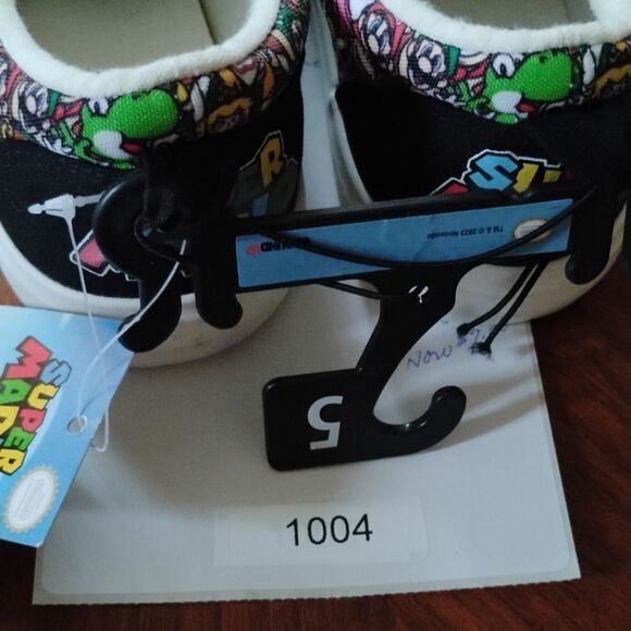 Nintendo Kids Shoes - Super Mario - Size: 5   (1004) - Picture 4 of 4